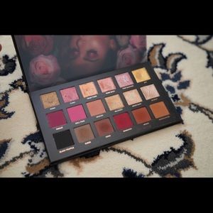 huda beauty rose palette